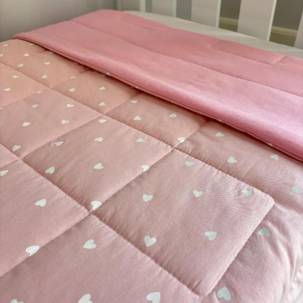 Imagem de Colcha Cobreleito Infantil Estampada Solteiro 100% Algodão Corações Rosa Brilha Arrumadinho Enxovais