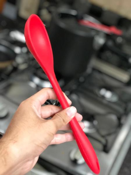 Imagem de Colher de arroz grande vermelha em silicone alta qualidade 28cm MimoStyle