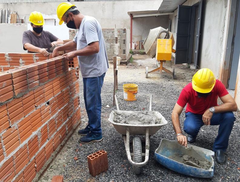 Imagem de Colher De Pedreiro Canto Reto Profissional Lâmina Aço 1,5mm Cabo Em Madeira Fertak