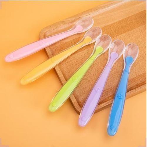 Colher Infantil Silicone 1 Talher Alimentação - Verde - Atelie Imagem de Colher Infantil Silicone 1 Talher Alimentação - Verde