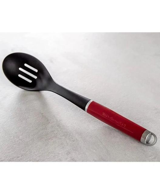 Colher Para Servir Perfurada C/ Alça Vermelho Kitchenaid Imagem de Colher Para Servir Perfurada C/ Alça Vermelho Kitchenaid