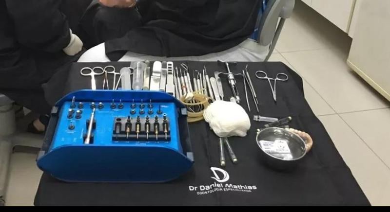 Imagem de Combo Paramentação Cirurgia Odontol Tecido Com 2 Campos de Instrumentos e 1 Capote Cirúrgico Preto