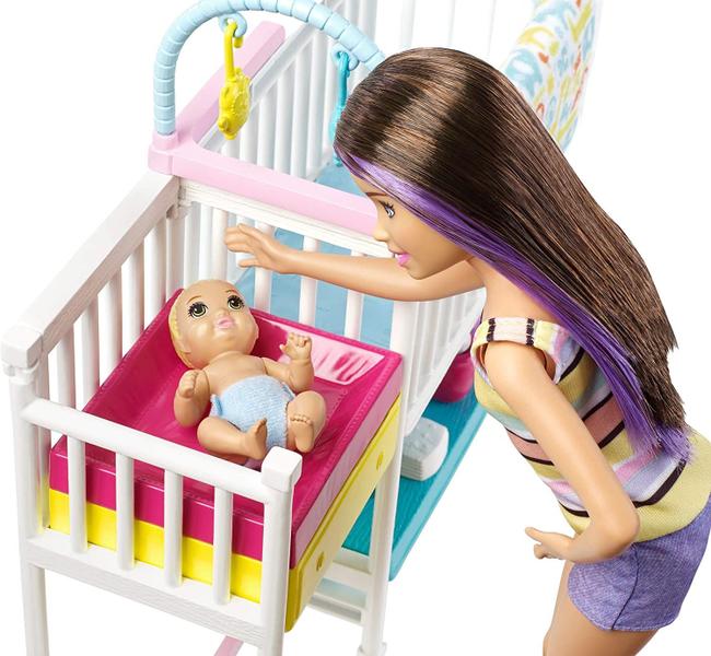 Imagem de Conjunto Barbie Babysitters com Berço e Acessórios - 3 a 7 anos