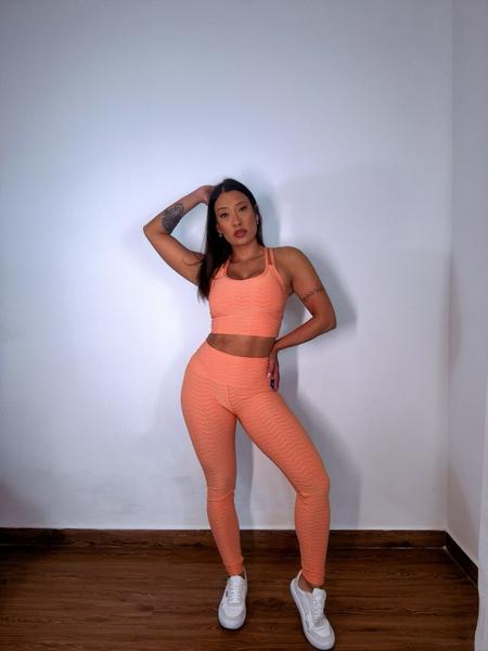 Conjunto bolha top cruzado e legging - Rangels Moda Fitness Imagem de Conjunto bolha top cruzado e legging