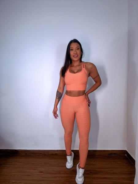 Conjunto bolha top cruzado e legging - Rangels Moda Fitness Imagem de Conjunto bolha top cruzado e legging