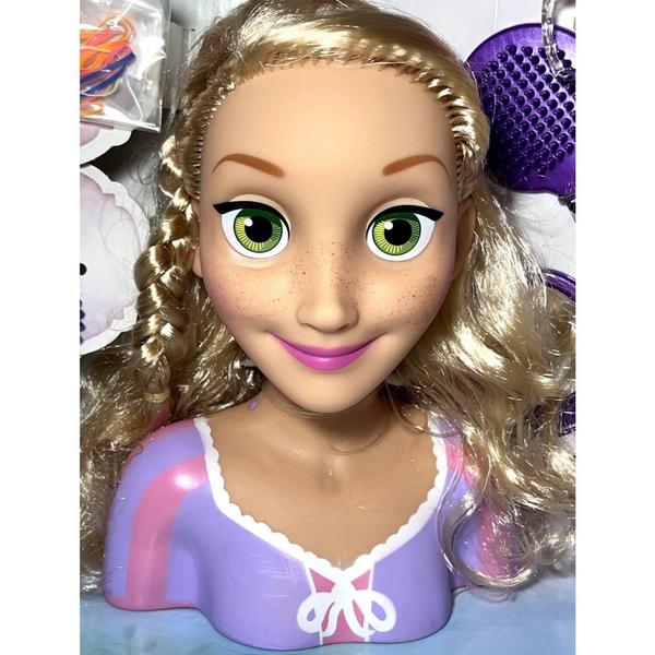 Imagem de Conjunto Busto Boneca Princesa Rapunzel Para Pentear E Arrumar Com Acessórios - Enrolados Disney