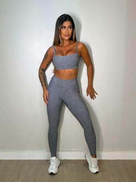 Conjunto Calça e top reto Aura - Grafite - Unna Fitness Imagem de Conjunto Calça e top reto Aura - Grafite