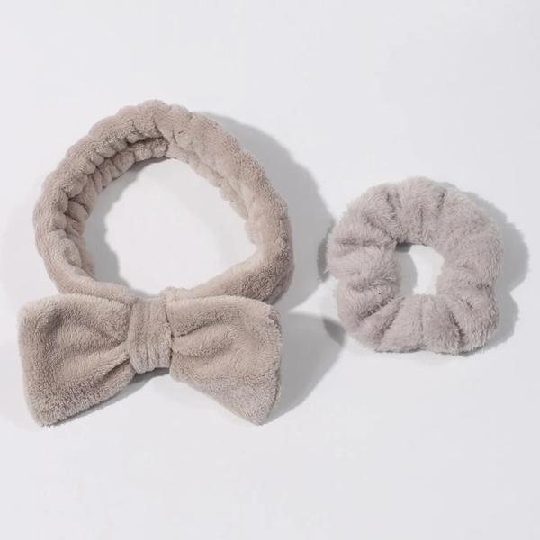 Conjunto com 4 Faixas de Cabelo de Pelúcia Monocromáticas Imagem de Conjunto com 4 Faixas de Cabelo de Pelúcia Monocromáticas