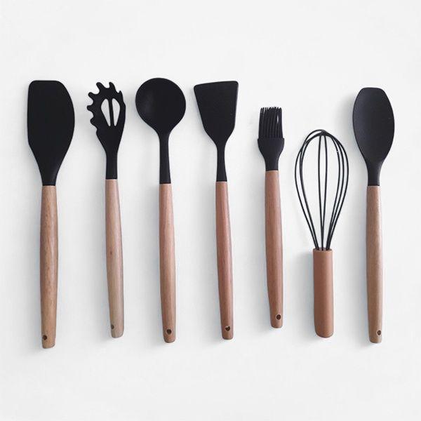 Imagem de Conjunto de 19 Utensílios de Cozinha em Silicone com Cabos de Madeira e Base Oval - Preto