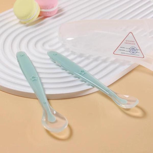 Conjunto de 2 Colheres de Silicone para Bebês - Macias e para Aprendizagem Alimentar Imagem de Conjunto de 2 Colheres de Silicone para Bebês - Macias e para Aprendizagem Alimentar