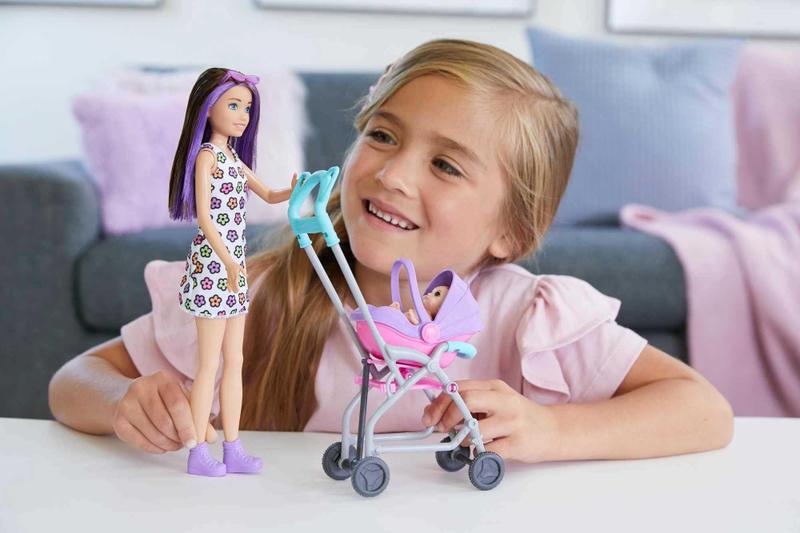 Imagem de Conjunto de brinquedos Barbie Skipper Babysitters Inc com boneca, carrinho de bebê e acessórios