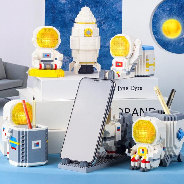 Imagem de Conjunto de brinquedos de blocos de construção SIOYTOER Micro Bricks Astronaut