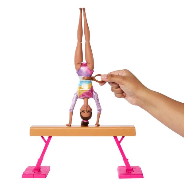 Imagem de Conjunto de brinquedos de ginástica Barbie Careers com boneca morena