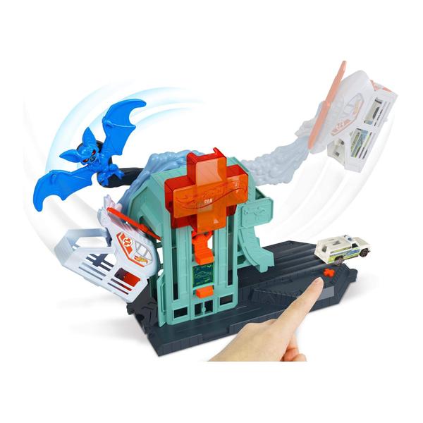 Imagem de Conjunto de brinquedos Hot Wheels Creature Attack Bat Hospital GJK90