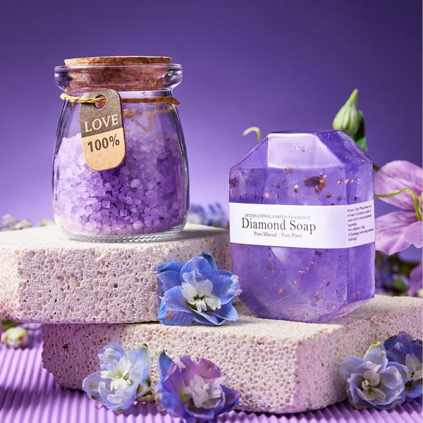 Conjunto de cestas de presentes de spa MADDIFY Initial Lavender com copo Imagem de Conjunto de cestas de presentes de spa MADDIFY Initial Lavender com copo
