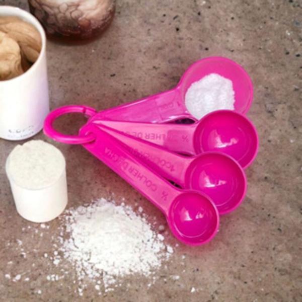 Imagem de Conjunto de colheres medidora de plástico rosa ou pink com 4 peças de cozinha