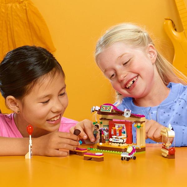 Imagem de Conjunto de construção LEGO Friends Andrea's Park Performance 41334