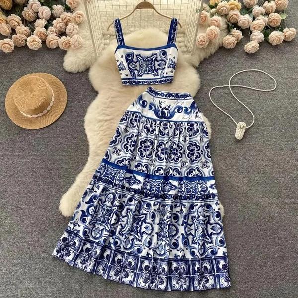 Imagem de Conjunto de Duas Peças Feminino Vermelho, Azul e Branco - Saia Maxi e Top com Alças Finas