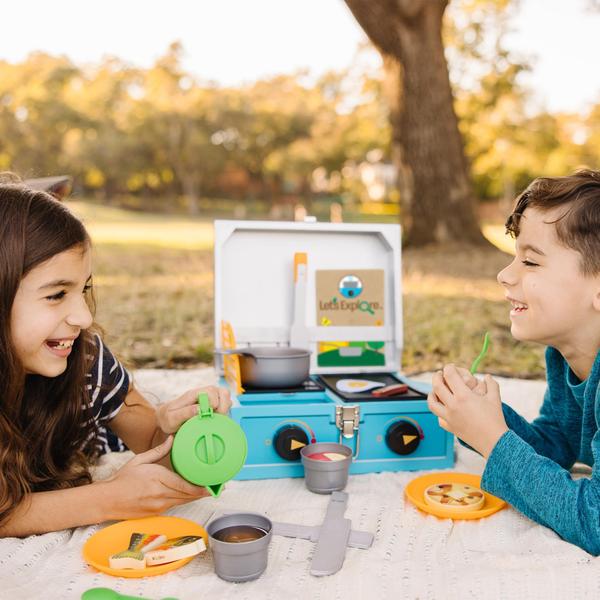 Conjunto de jogos Camp Stove Melissa & Doug Let's Explore 24 peças Imagem de Conjunto de jogos Camp Stove Melissa & Doug Let's Explore 24 peças