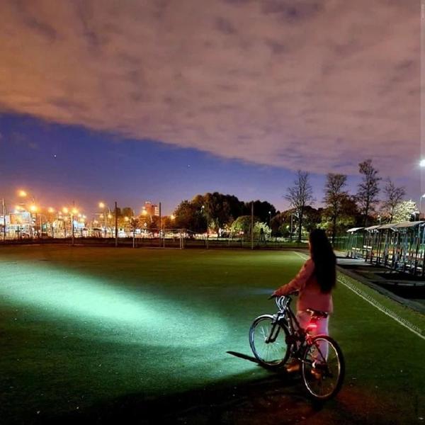 Imagem de Conjunto de Luzes de Bicicleta Recarregável 10000mAh - 8 LEDs e Indicador de Bateria