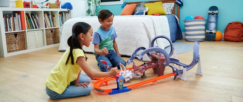 Imagem de Conjunto de pistas para carros de brinquedo Hot Wheels RacerVerse Spider-Man Speedway