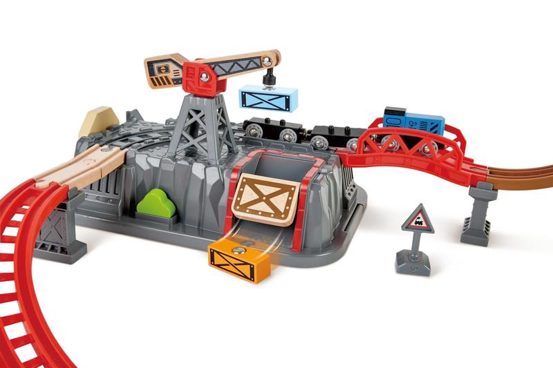 Imagem de Conjunto de trem Toy Hape Railway Bucket Builder de 50 peças para crianças