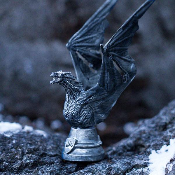 Conjunto de xadrez Conjunto de xadrez de colecionador USAOPOLY Game of Thrones Imagem de Conjunto de xadrez Conjunto de xadrez de colecionador USAOPOLY Game of Thrones
