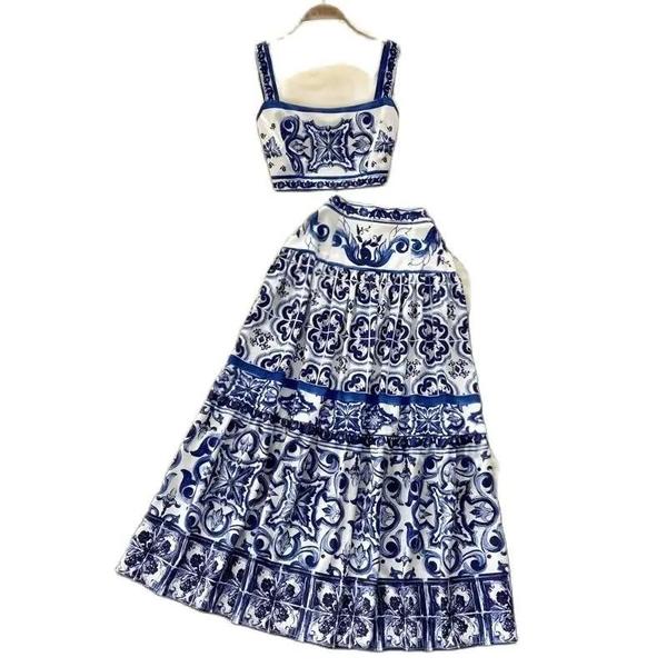 Imagem de Conjunto Feminino de Duas Peças - Estampa Floral Azul e Branca - Top e Maxi Saia