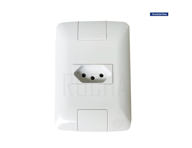Conjunto Tomada 20A Tramontina Simples 250v 2P+T Aria Branca parafuso oculto Imagem de Conjunto Tomada 20A Tramontina Simples 250v 2P+T Aria Branca parafuso oculto