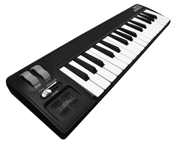 Imagem de Controlador de teclado MIDI Midiplus AKM320 USB preto de 32 teclas