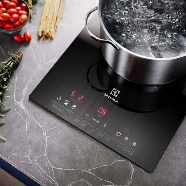 Imagem de Cooktop 2 Bocas de Indução Electrolux IE3LP com PowerBoost e Painel Touch Preto 220V