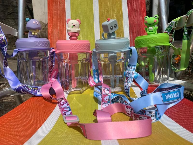 Imagem de Copo Infantil Bebê com Tampa Canudo de Silicone e Alça Ajustável 350ml Bichinhos Meninos e Meninas