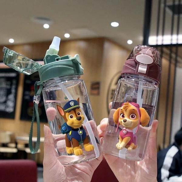 Copo Infantil Patrulha Pata 550ml com Canudo - À Prova de Vazamento Imagem de Copo Infantil Patrulha Pata 550ml com Canudo - À Prova de Vazamento