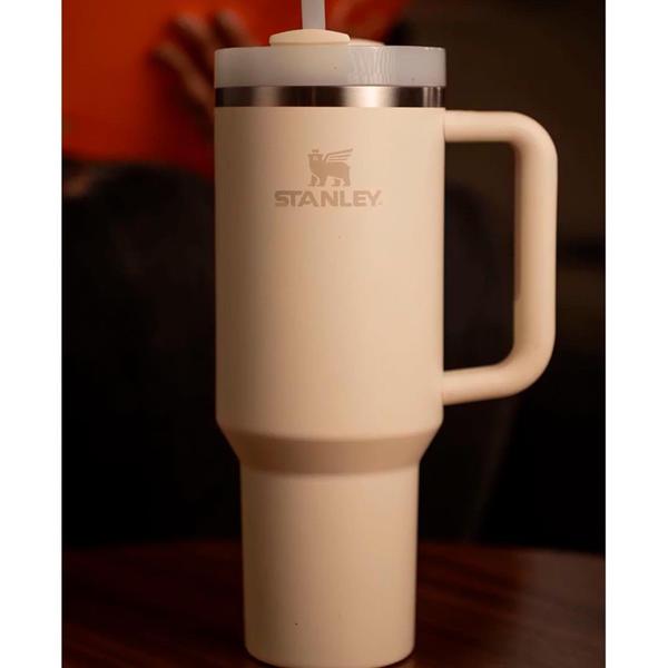 Imagem de Copo Térmico Quencher Stanley 887 ml Cream