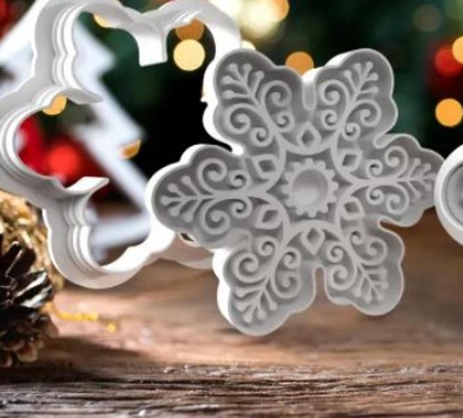 Imagem de Cortador de Biscoito Natalino modelo Floco de Neve Ornamental