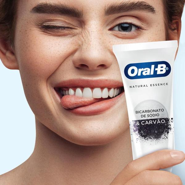 Imagem de Creme Dental Oral-B Natural Essence Bicarbonato De Sódio e Carvão 90g