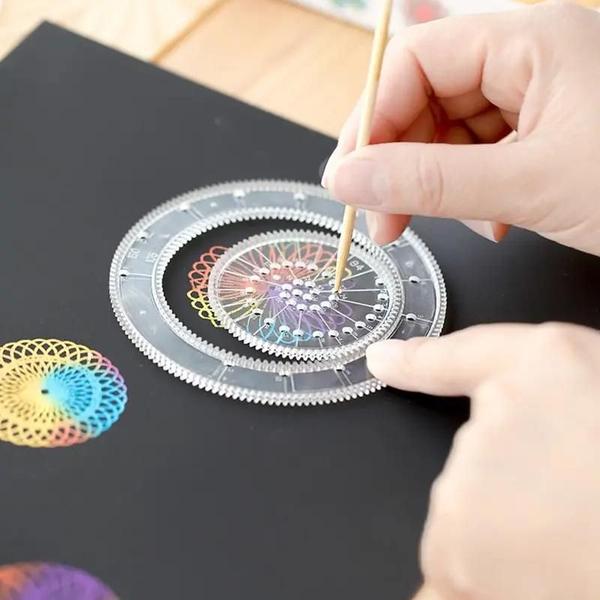 Imagem de Crianças 10-33pcs Spirograph Art Craft Kit Rainbow Magic Scratch Paper Brinquedos De Desenho