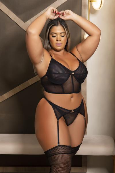 Imagem de Cropped Plus size sensual preto feito em tule com leve brilho calcinha sexy com cinta-liga