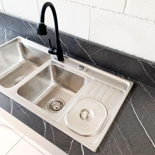 Cuba Dupla Pro Inox E Torneira Sweet Preta c/ Lixeira - DECORPLACE Imagem de Cuba Dupla Pro Inox E Torneira Sweet Preta c/ Lixeira