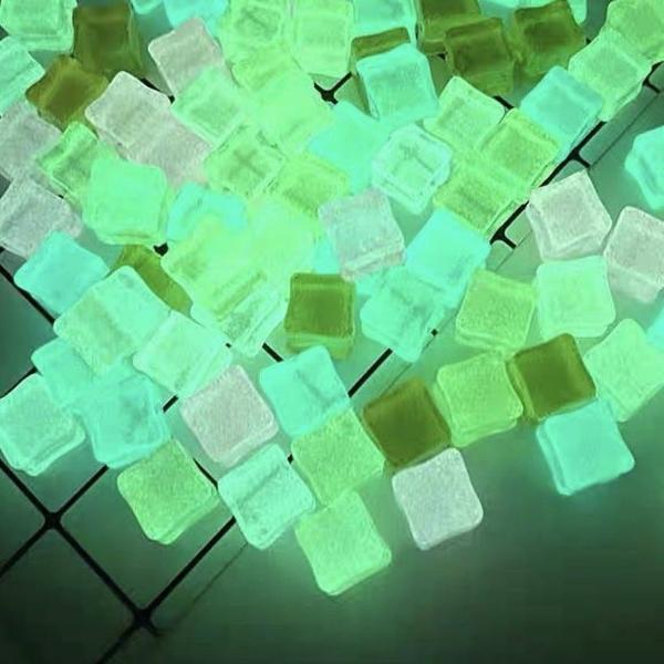 Imagem de Cubos De Gelo Reutilizável Artificial Fluorescente Coloridos