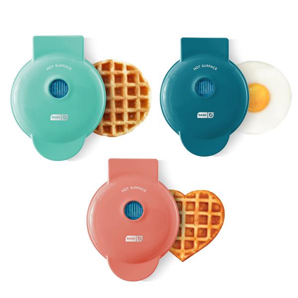 Imagem de Dash Mini Maker 3-Pack Gift Set, Mini Waffle Maker + Mini Heart-Shaped Waffle Maker + Mini Maker Griddle