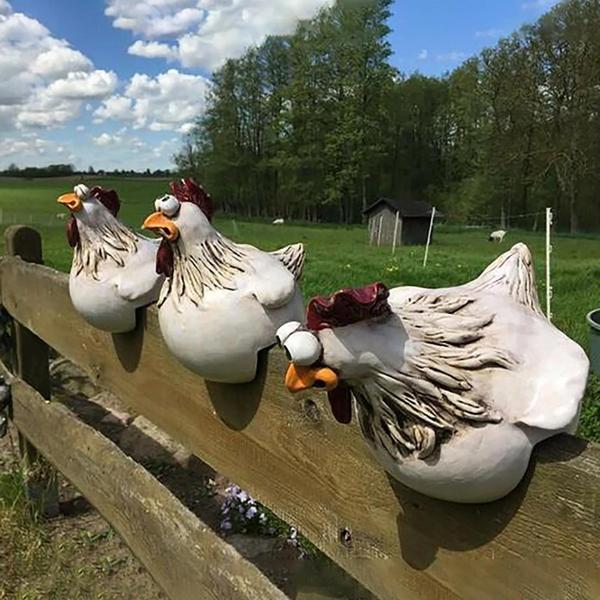 Imagem de Decoração de Jardim Engraçada - Frango de Resina para Cerca, Quintal ou Fazenda