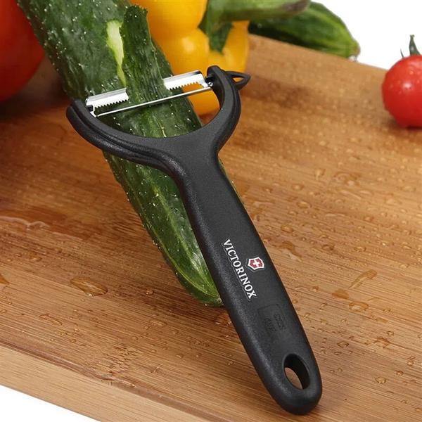 Descascador de Legumes e frutas Preto Victorinox Swiss Made 7.6079 Imagem de Descascador de Legumes e frutas Preto Victorinox Swiss Made 7.6079