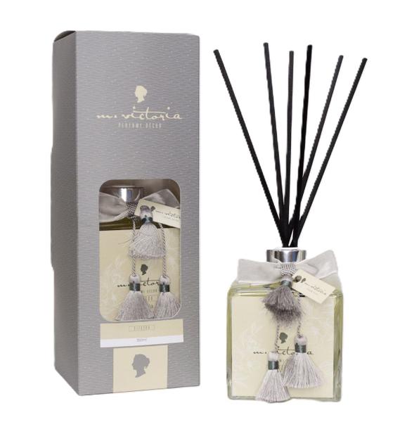 Difusor de Ambiente Cubo Folhas Frescas 350ml M Victoria - MVictoria Imagem de Difusor de Ambiente Cubo Folhas Frescas 350ml M Victoria