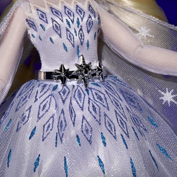 Imagem de Disney Princess Style Série Holiday Elsa Doll, Fashion Doll Acessórios, Brinquedo de Colecionador para Crianças 6 e Up , Branco