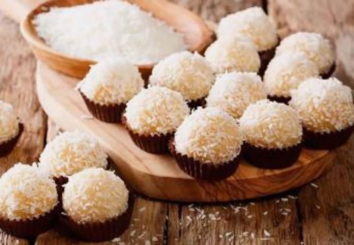 Doce de Coco Beijinho - 1kg - Para Docinhos e Bolos - Xamego Bom Imagem de Doce de Coco Beijinho - 1kg - Para Docinhos e Bolos