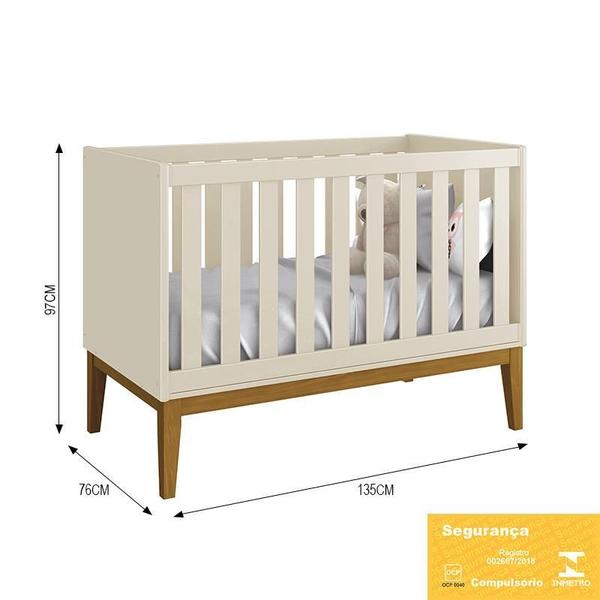Dormitório Infantil Classic 3 Portas, Cômoda 3 Gavetas e Berço com Pés Amadeirado - Reller Móveis Imagem de Dormitório Infantil Classic 3 Portas, Cômoda 3 Gavetas e Berço com Pés Amadeirado - Reller Móveis