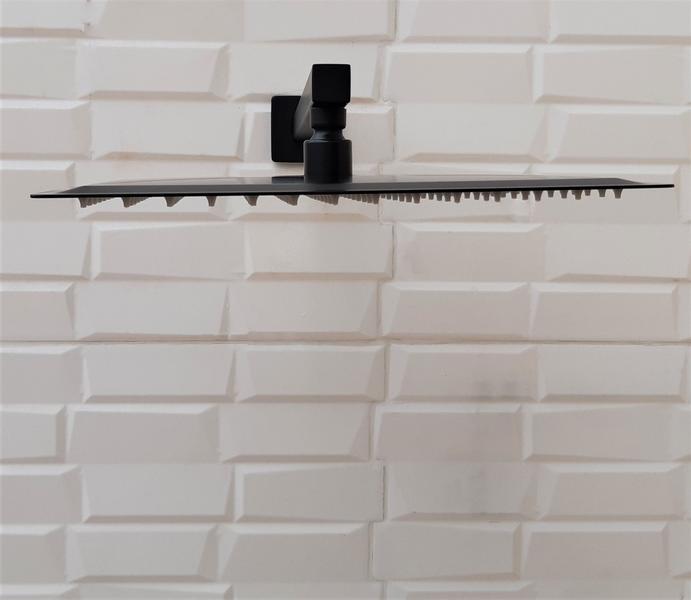 Imagem de Ducha Chuveiro 30 cm Slim Quadrada Black Matte em Inox com Braço de Parede Quadrado Preto Fosco