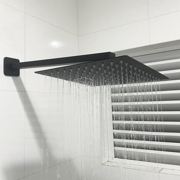 Imagem de Ducha Chuveiro Preto Fosco 30x30 Slim Aço Inox quadrado Braço suporte de parede banheiro