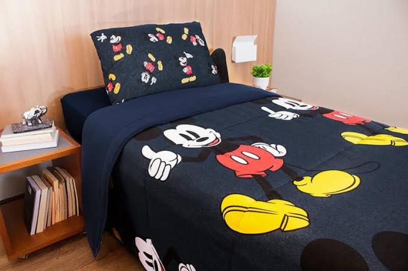Edredom Solteiro Disney Mickey Mouse Azul Profundo - Portallar - P A INDUSTRIA TEXTIL LTDA Imagem de Edredom Solteiro Disney Mickey Mouse Azul Profundo - Portallar - P A INDUSTRIA TEXTIL LTDA